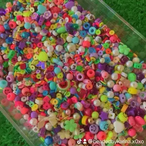 Bead confetti