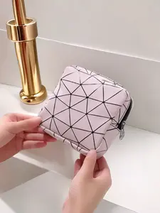 Portable Sanitary Napkin Storage Bag, Elegant Marble Pattern, Compact Makeup Organizer, Ideal for Everyday Use and Short Trips
