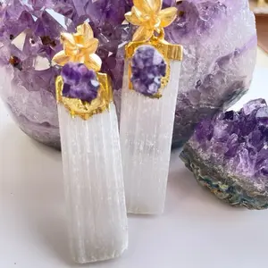 Aretes “Luz Mística” – Selenita y Amatista con Base Floral con baño en oro de 18k