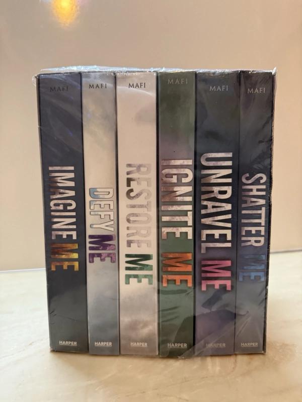 Shatter Me Series 6-Book Box Set: Shatter Me, Unravel Me, Ignite Me, Restore Me, Defy Me, Imagine Me - Paperback