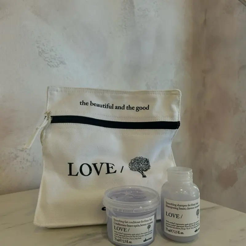 Davines Love smoothing  shampoo+ conditioner Travel Bag