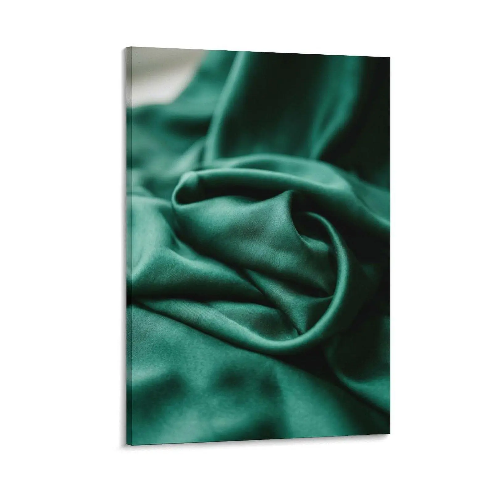 Luxurious Emerald Green Silk Satin Fabric - Smooth Drape, Solid Color, Suitable for Home Decor, Garment Sewing
