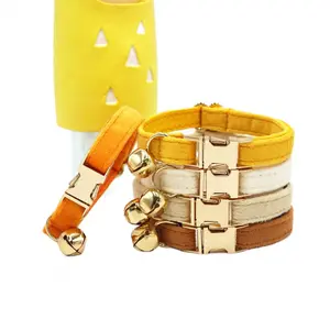 Cat collar with bell, made of velvet, laser-engraved pet collar, suitable for pets