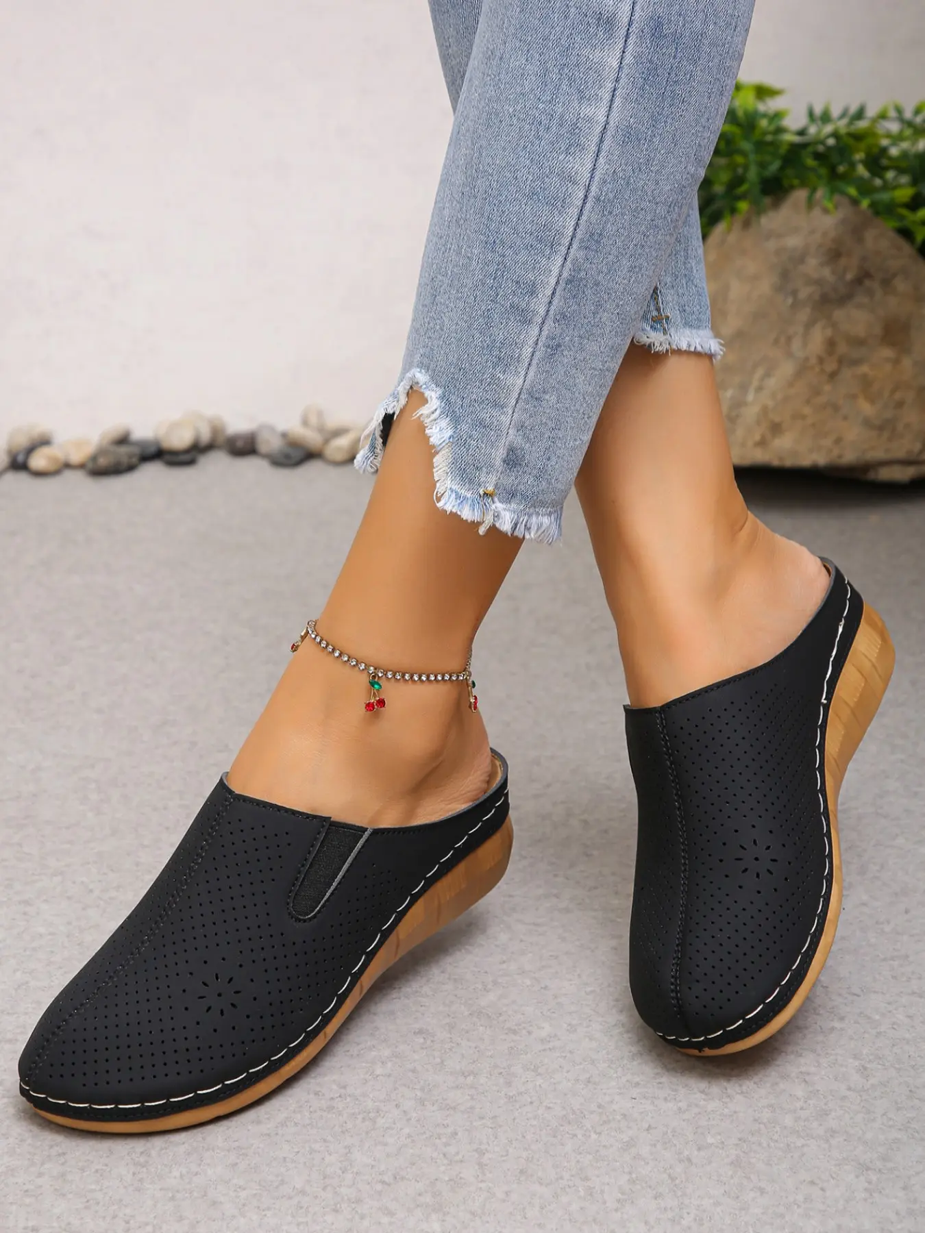 Women's Round Toe Hollow Out Backless Mule Sandals, PU Material, Sexy Design, All-Season Wear, Perfect for Indoors & Outdoors