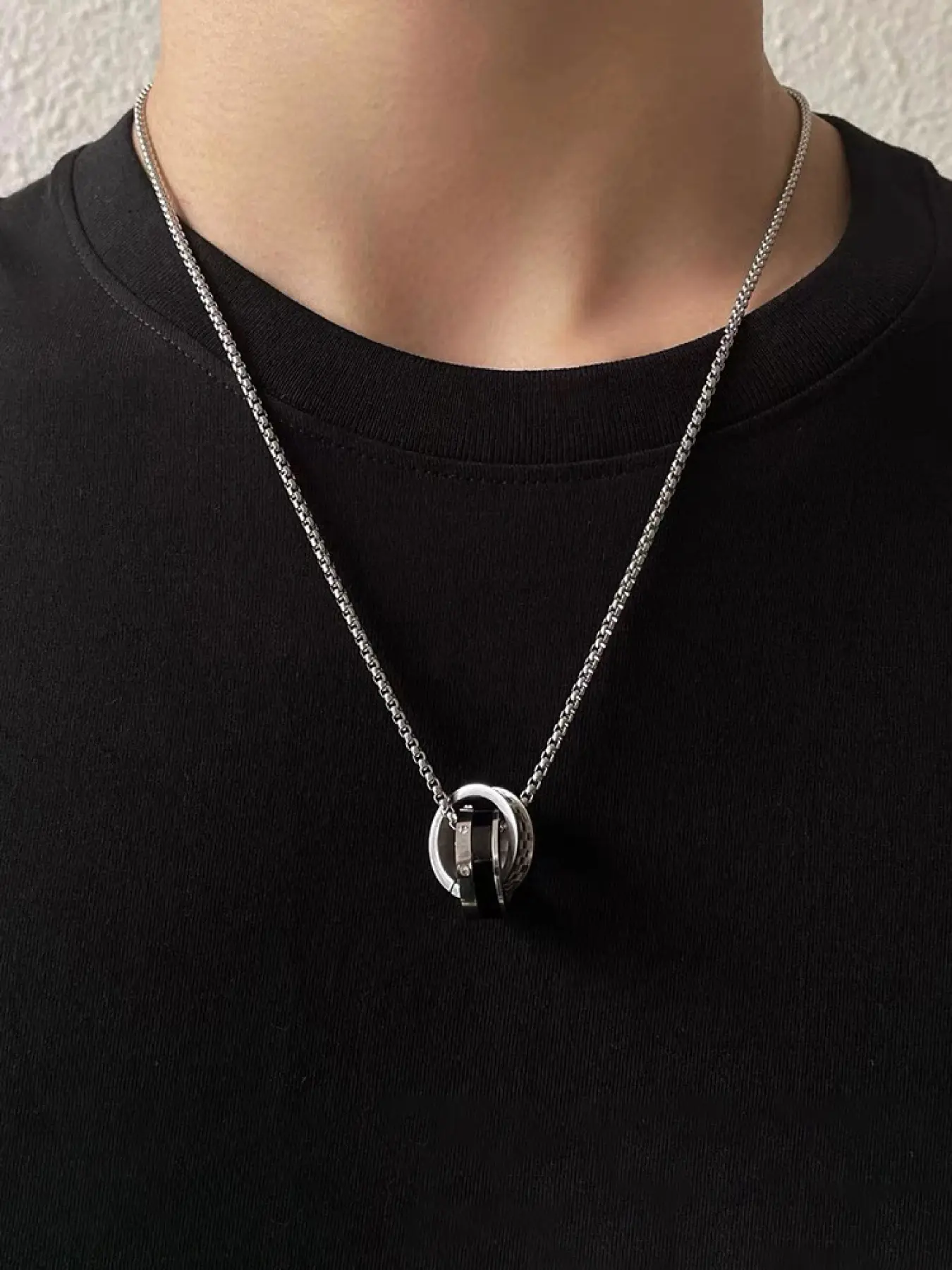 Trendy Hip Hop Double Ring Pendant Necklace, Unisex Zirconia Decorated, Fashion Accessories for Any Occasion, Perfect Gift, Chain Necklace