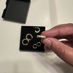 CAROVO 14K Gold-Plated Hoop Earrings Gold Plated Earring Set Rhinestone Cubic Zirconia Hoop Earrings   Chunky Small Gold-Plated Hoops Huggie Earring for Women Gold Jewelry for Woman