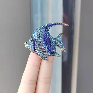 Creative Tropical Fish Brooch Four-color Cute Rhinestone Animal Corsage for Women Unisex Coat Accessories Party Jewelry Gifts