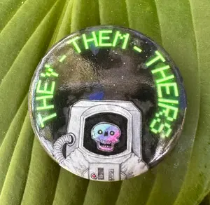 Pronoun Pin Button: Astronaut