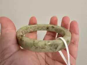 Natural Xiuyan Jade Bangle – Yellow Green Color with Wuji