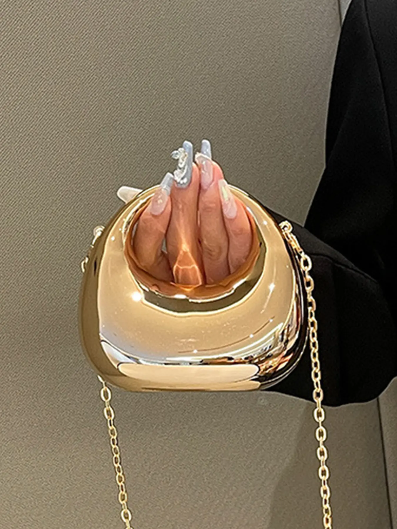 Niche design simple casual shoulder bag, mirror metal crescent shoulder bag, personalized package, Half Moon Purse, Chic crossbody purse, suitable for shopping, dating