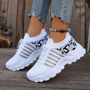 New European and American leopard print plus-size women's breathable knitted sports shoes, fashionable women's sports shoes, elegant and comfortable