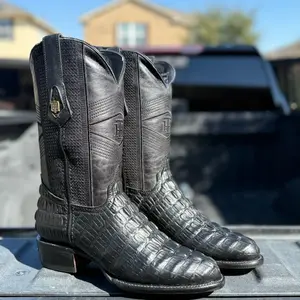 Black Oval Bota for Men - Comfortable and Stylish