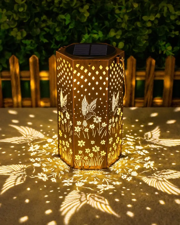 Solar-Powered Hollow-Out Hummingbird Lantern Light, Outdoor Garden Waterproof Hanging Light with Hummingbird Motif & Pattern Projection, Backyard Decor for Porches, Women Gift Idea Patio Ornament