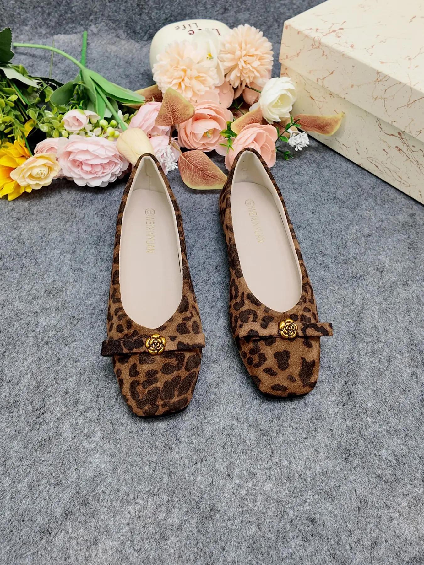 French Leopard Print Ballet Flat Shoes, Ballerina Flat, Square Toe, Flower Buckle, Soft Rubber Sole, Casual All-Season Women's Footwear, Leopard Flats