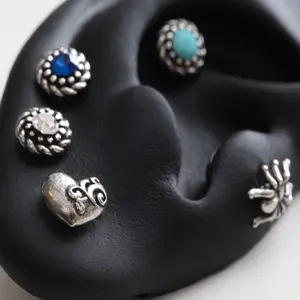 Medieval Silver Heart Studs • Spider Conch Earring • 18g Flat Back Tragus Earring • Blue Stone Twist Threadless Labret • Halloween Earrings