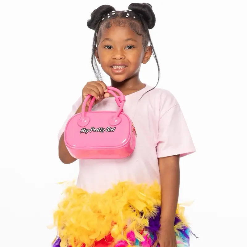 Hey Pretty Girl Elegant Oval Purse for Girls with Chain Strap Stylish and Versatile Handbag for Everyday Use or Special Occasions