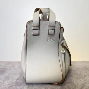 Pre-owned Loewe Leather tote bags Small Hammock Calfskin Ecru (lb031926p3)