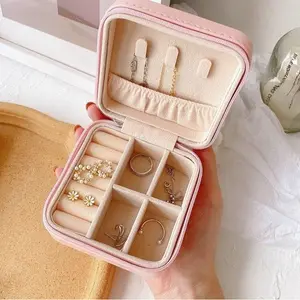 Travel Jewelry Case Small Jewelry Box Jewelry Organizer Storage Case Portable PU Leather Mini Jewelry Travel Case for Women Earring, Necklace, Rings