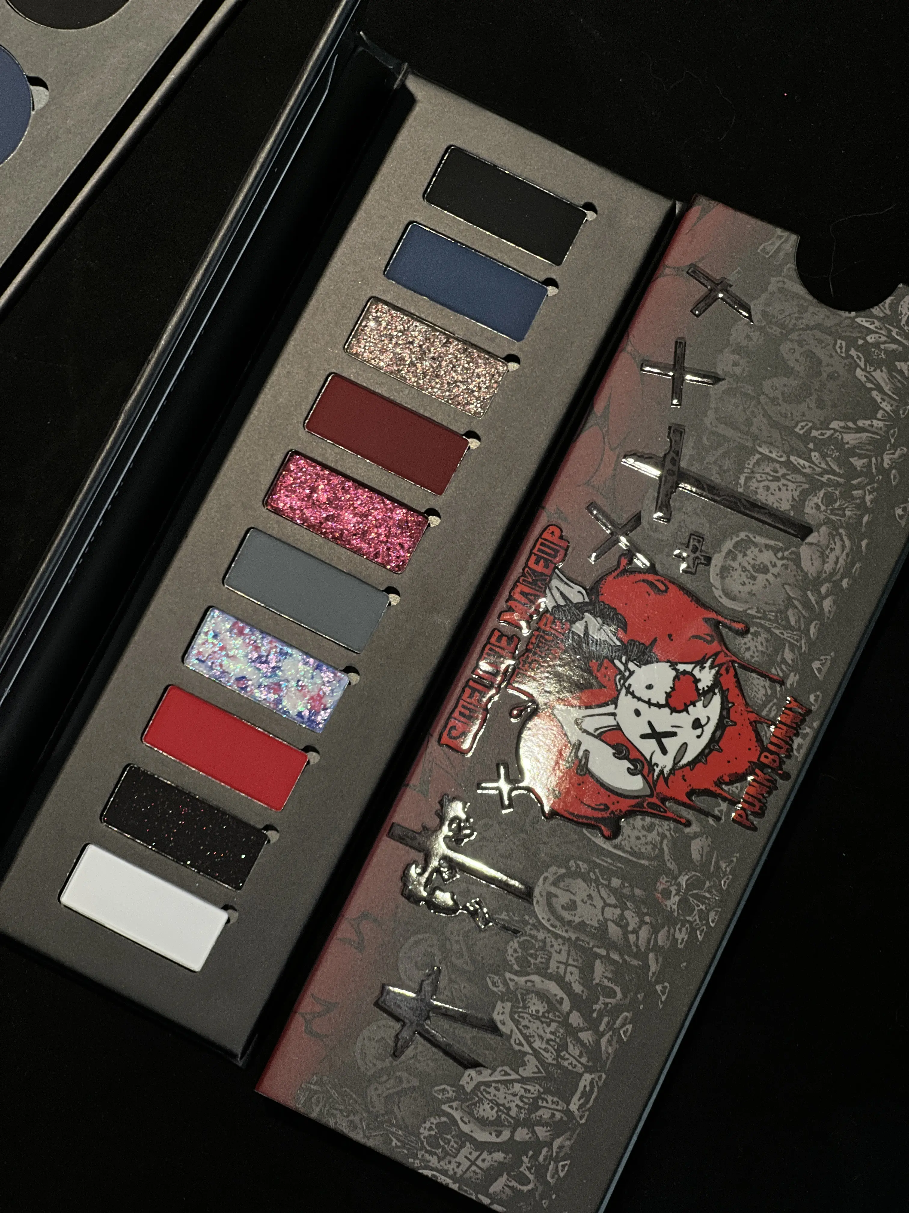 Shellwe Makeup x Freya86 Punky Bunny Collectibles Eyeshadow Palette, Mini Size Gothic Color Eyeshadow