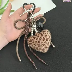 Heart Bag Charm Chain for Women, Detachable Purse Charm Accessory, Cute Valentine’s Day Gift, Metal Handbag Chain Pendant for Tote Bag, Backpack, Wallet, Stylish Decorative Keychain for Daily Use