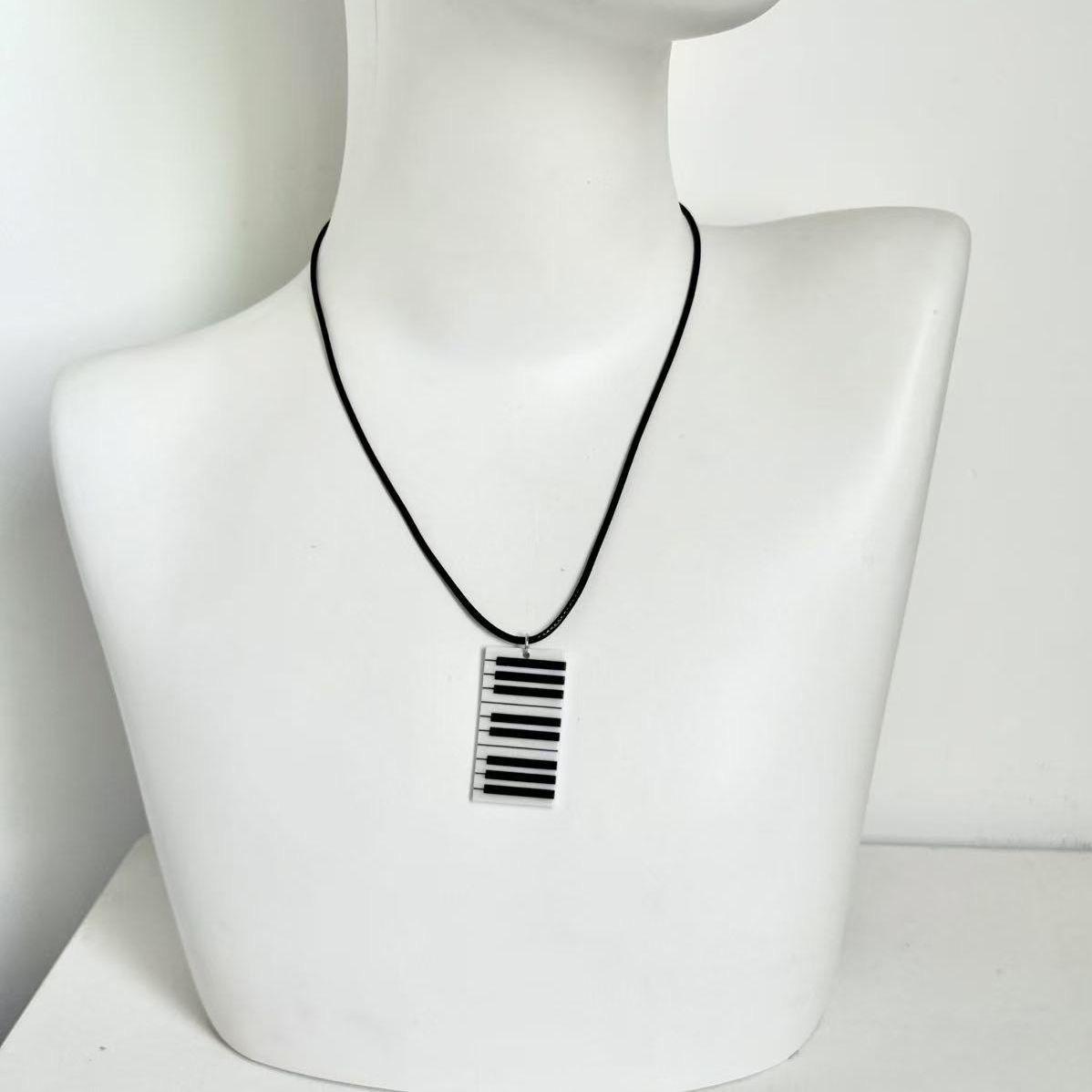 Y2K Sweet Girl Star Music Note Necklace Piano Melody Choker Cute Aesthetic Jewelry for Fans of Y2K Fashion and Music Lovers