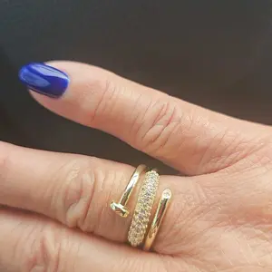 Women's Elegant Ring with Zirconia Inlay, Crystal Decoration, Luxury Crystal Band, Perfect Gift, Jewelry Accessory