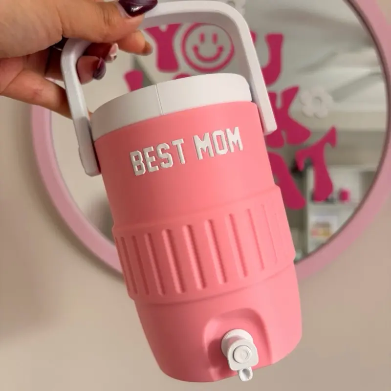 Best Mom Enfriador de Latas Pink Can Cooler with "Best Mom" Text for Gifts and Home Use