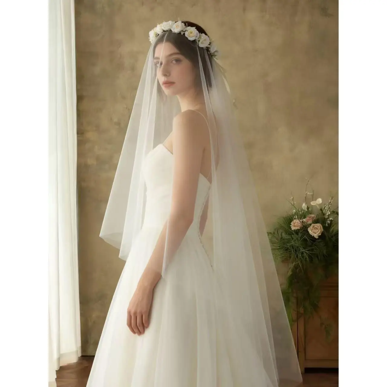 Vintage Sheer Wedding Veil for Brides, Long Plain Single Tier Style for a Church Ceremony or Outdoor Floral-Themed Photo Shoot, Bride's Wedding Veil, Do Not Wash, Flowers