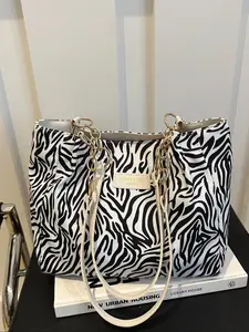 Women's Fashion Striped Handbag, Large Capacity Shoulder Bag with Metal Chain Strap, Waterproof Nylon Material, Ideal for Daily Use, Fashionable Patterned Bag