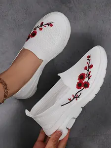 Women's Embroidered Slip-On Walking Shoes, Casual Fashion Shoes, Comfortable Inner Lining, Casual Round Toe Flats for Daily Wear, Sporty Outdoor Footwear