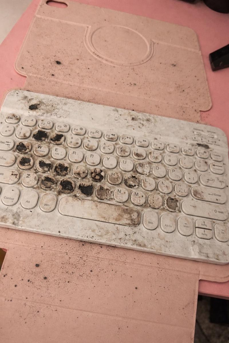 Item: Pink+Non-Backlit Keyboard, iPad(A16)11th-11"/iPad 10th 10.9"