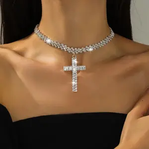 Womens Elegant Cross Pendant Necklace - Sparkling Rhinestone & Synthetic Zirconia, Religious Jewelry for Everyday & Formal Events, Christmas Gift for Women - Year-Round Luxury Necklace with Cross Charm, Cross Necklace, Festive Accessory, Durable Jewelry