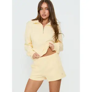 Haelie Fleece Shorts Butter Yellow