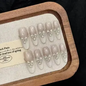 10pcs high-end This pure and elegant design features ice-clear cat's eyes and a dazzling three-dimensional heart-shaped diamond handmade glossy false nails