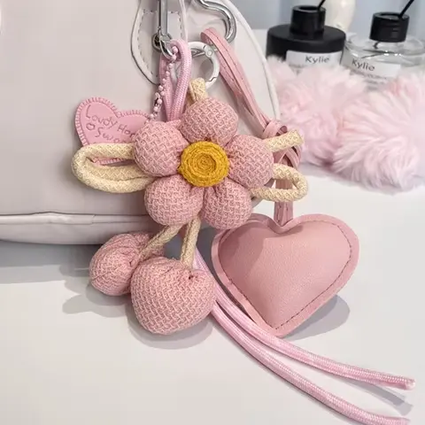 Healing Forest Style Flower Heart-Shaped Keychain/Bag Pendant, Knitted Flower Pendant Paired With Faux Leather Heart-Shaped Pendant, Bag Accessories And Car Key Pendant, Aesthetic Keychain Accessory, Small Gifts For Birthdays, Mother's Day