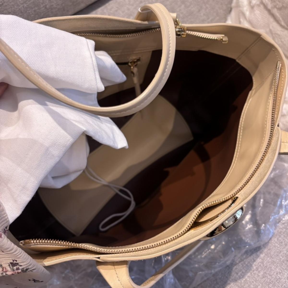 Pre-owned Celine As Shown Shoulder Bags Chloé Medium Zipped "C" Tote Bag al472