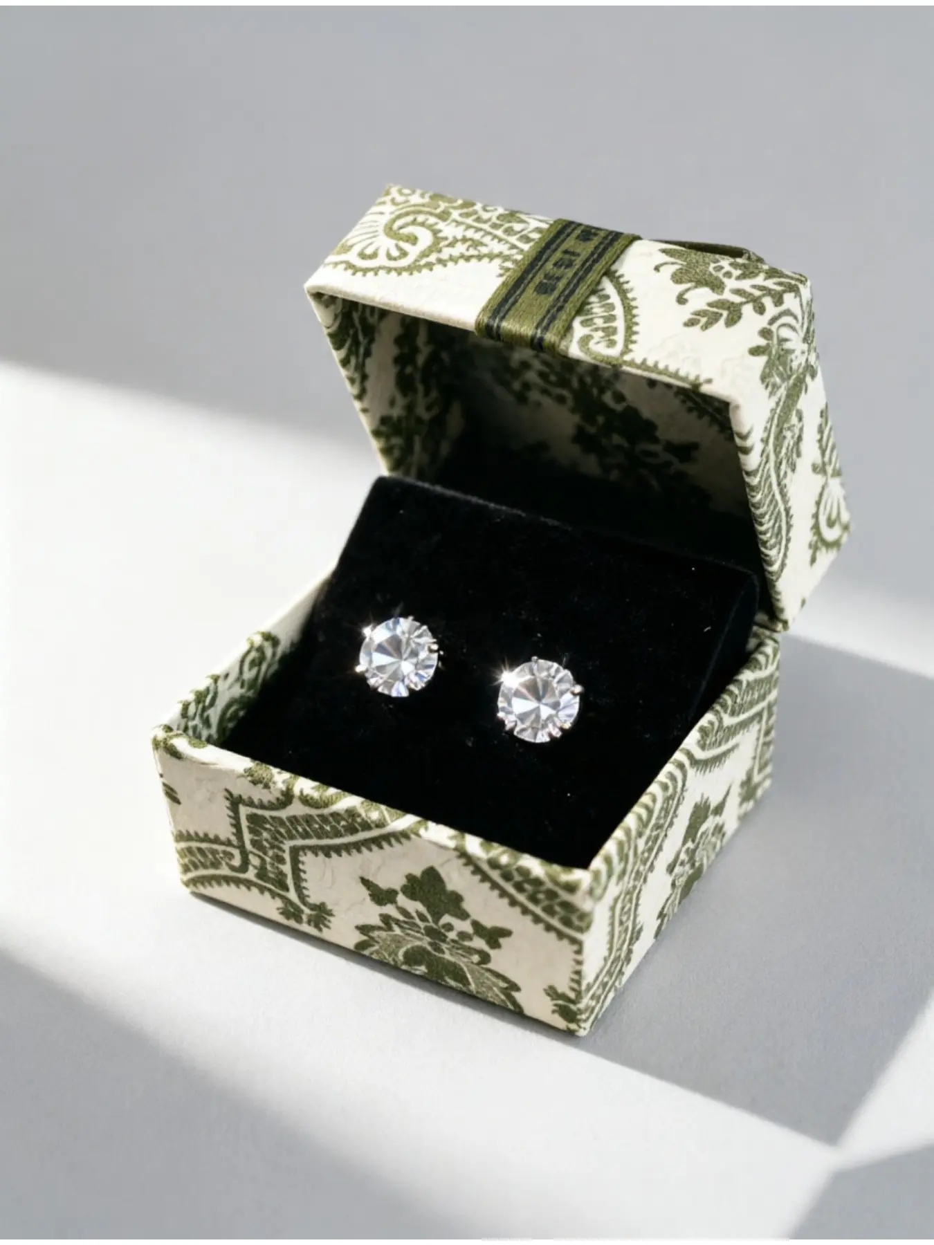 Super Flashy Artificial Gemstone Stud Earrings, Classic Octopus Design, Silver Color, Perfect for All, Includes Gift Box