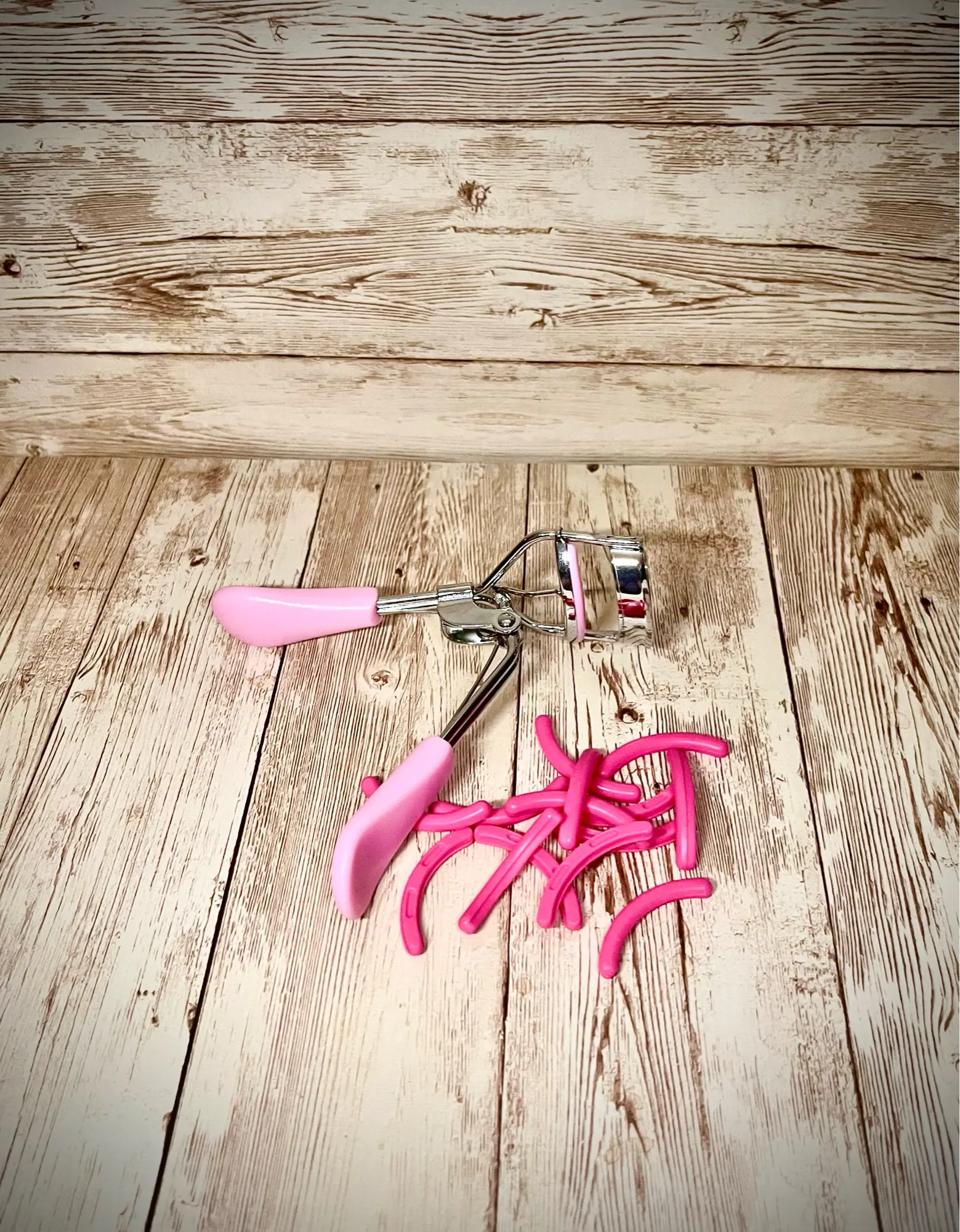 Eyelash Curler with Pink Handle and 10 Replacement Cushions for Enhanced Lash Curling Experience
