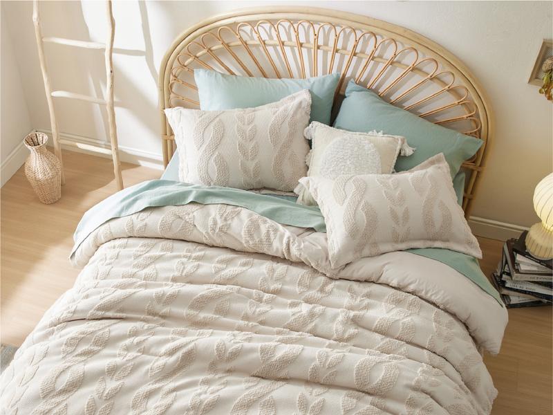 Bedsure 3- Pieces  Comforter Set,Boho Tufted Bed Set, Checkered Farmhouse Shabby Chic Bedding, 1 Plaid Geometric Comforter and 2 Pillow Shams