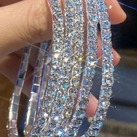 5 sparkling rhinestone elastic bracelets, party style blingbling adjustable elastic bracelet, Elegant Bangle, perfect for giving delicate bracelets as gifts to women, Rhinestone Decorated Bracelet, Rhinestone Decor Bangles, Bracelet Set