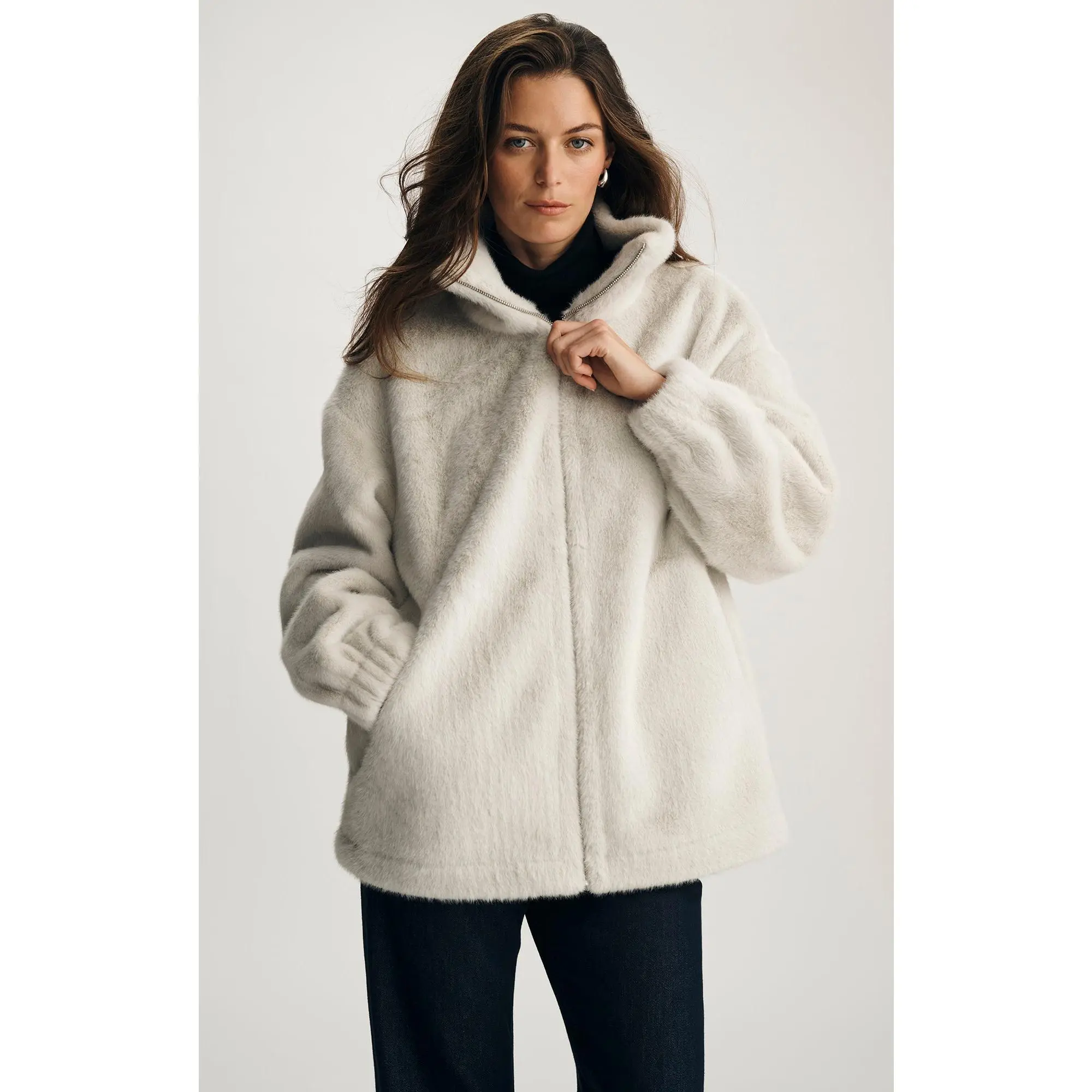 Women's Oversized Cozy Teddy Coat - Faux Fur Zip-Up Jacket with a High Neck and Gathered Sleeves