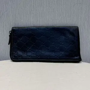 Pre-owned GUCCI Full Embossed Double G Black Leather Long Zip Clutch Wallet