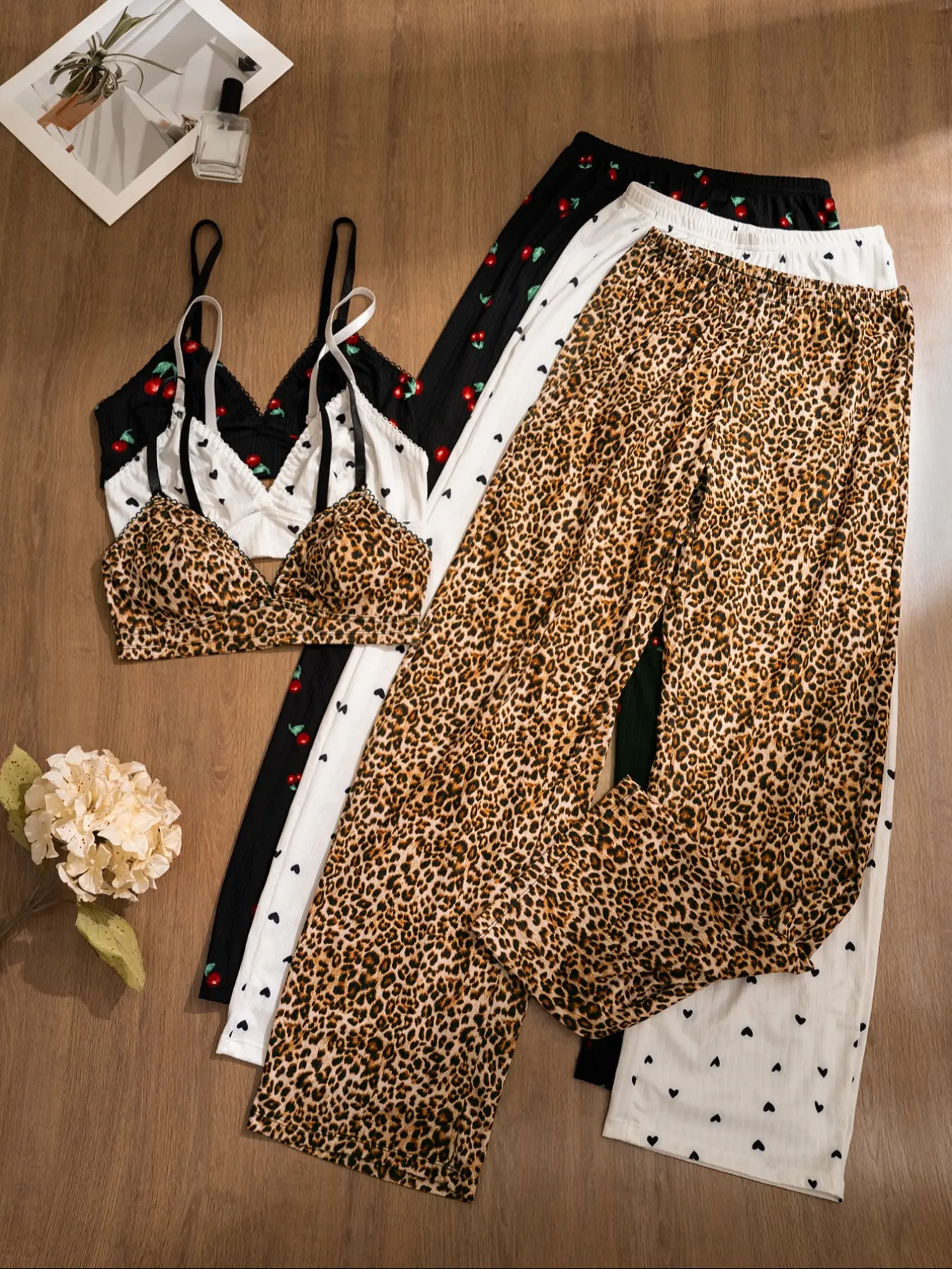 Women's Leopard Heart Cherry Print Comfortable Fitted Elegant Bralette Long Pants Underwear Lingerie Set, Casual Fashion Chic Set for All Seasons Wear