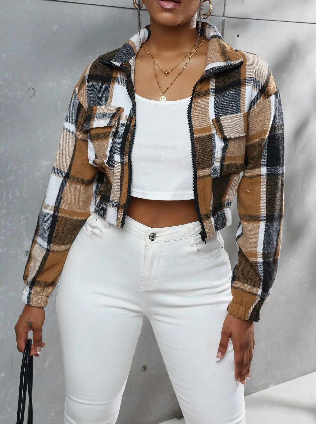 SNOBBISH Women's Casual Plaid Flap Pocket Cropped Jacket Autumn Spring Elegant Trendy Fashion Outerwear Shacket