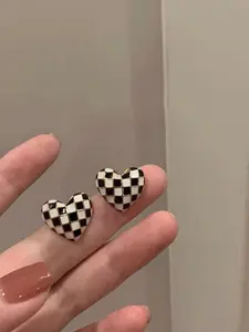 Checkerboard Heart Shaped Stud Earrings, Fashionable Enamel Earring for Women, Trendy All-match & Exquisite Jewelry for Birthday Gift, Studs Earrings