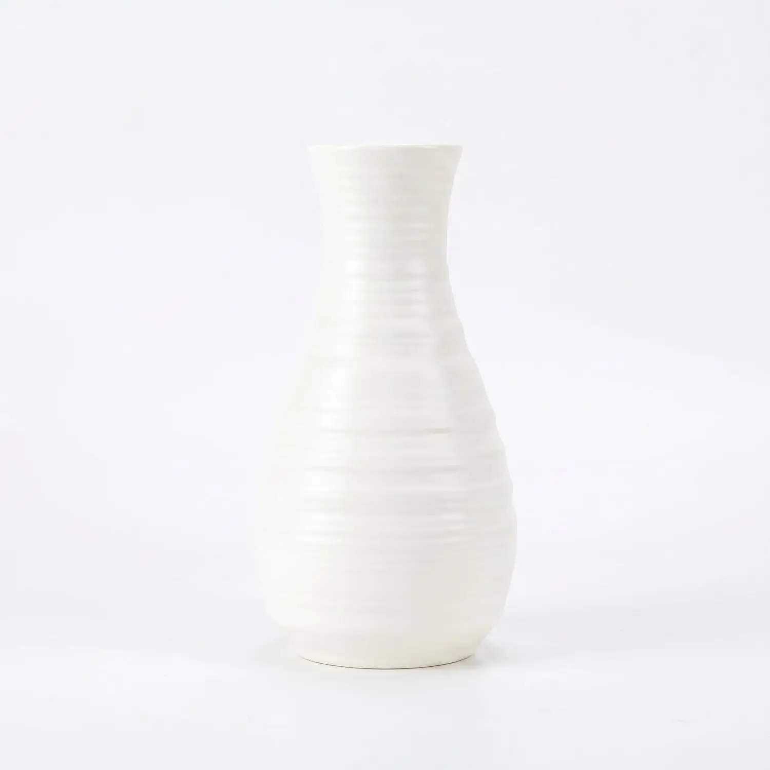 Elegant White Vase with Textured Design for Home Decor
