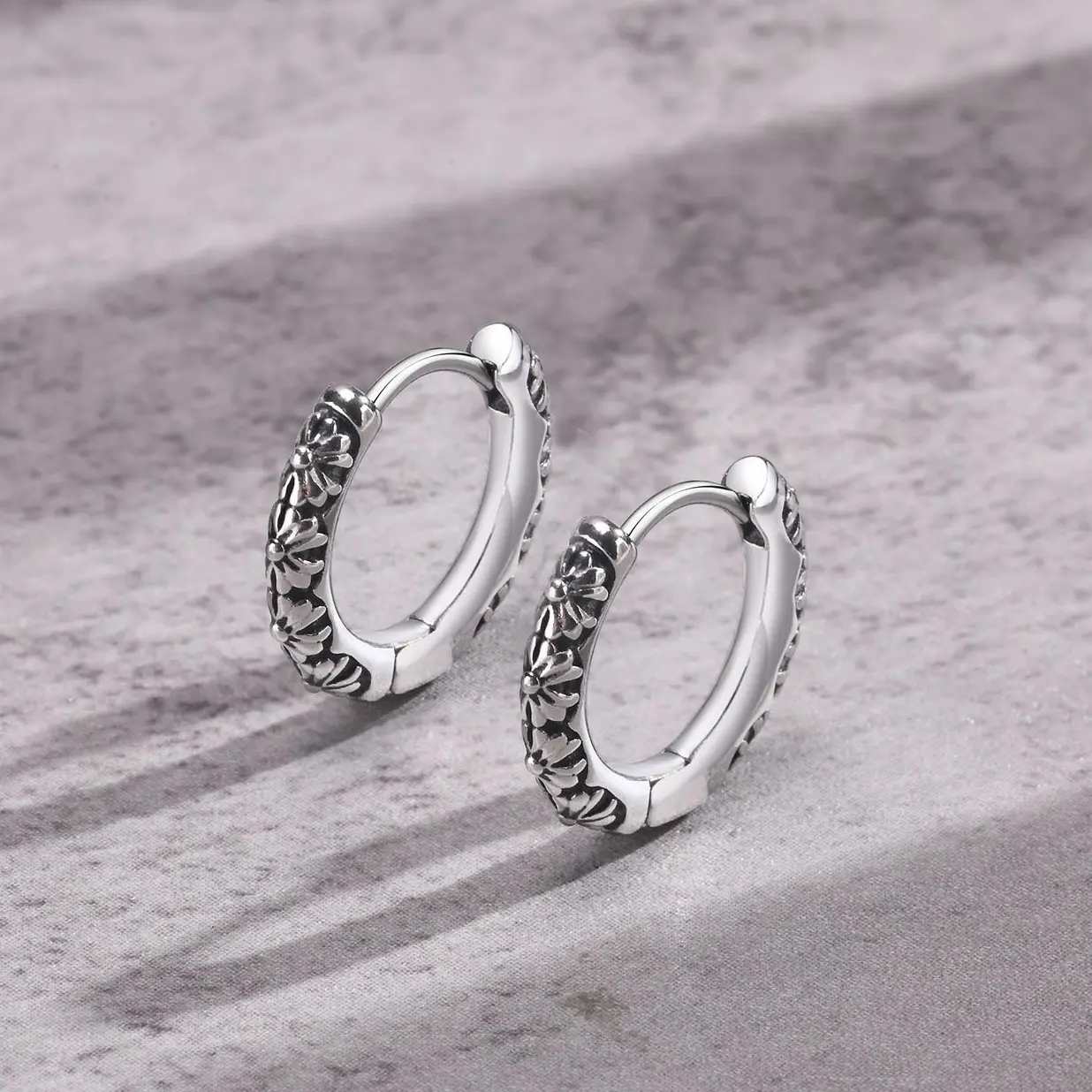 18mm Hoop Earrings for Women, Vintage Silver-Tone Floral Engraved Huggie Style, Lightweight Boho Everyday Jewelry, Stylish Jewelry, Ear Stacking, Unisex, 5G Per Pair, Fashion Earrings, Jewelry Stack