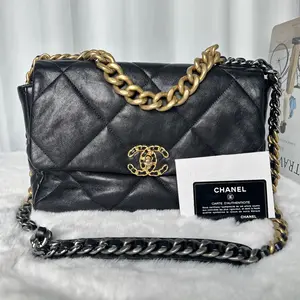 Pre-owned CHANEL 19bag Medium Black Lambskin Gold Tone Hardware |20123059WWL