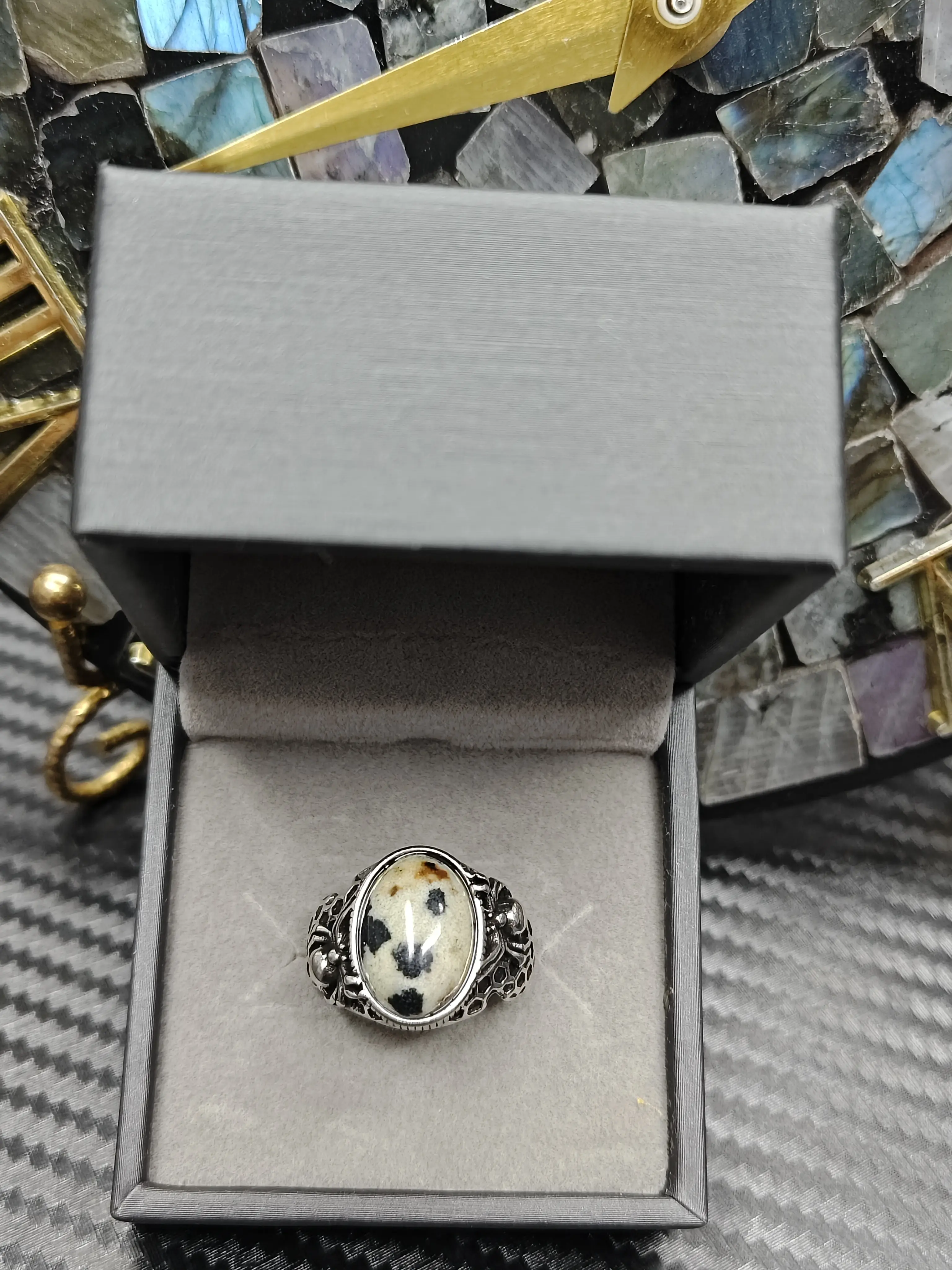 Lia(21950)gc.Dalmatian Jasper Vintage Carved Ring