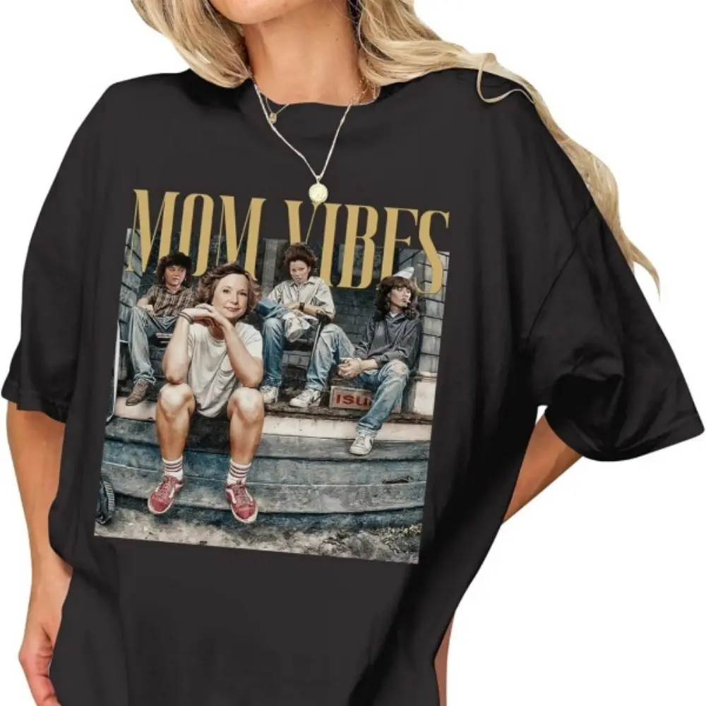 Women's Retro Mom Vibes T-Shirt - Mama Gift, Mother's Day Apparel for Mommy